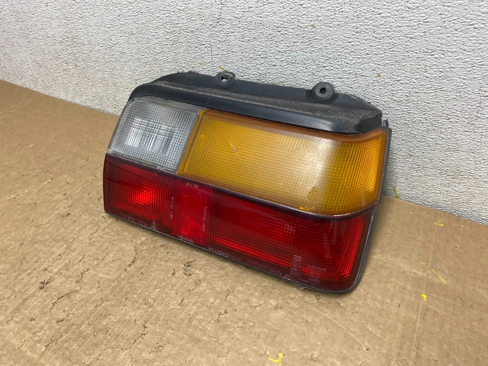 Luz trasera derecha pasajero Toyota Corolla 1983-1987 hatchback OEM o6482 DG Foto 2 de 4