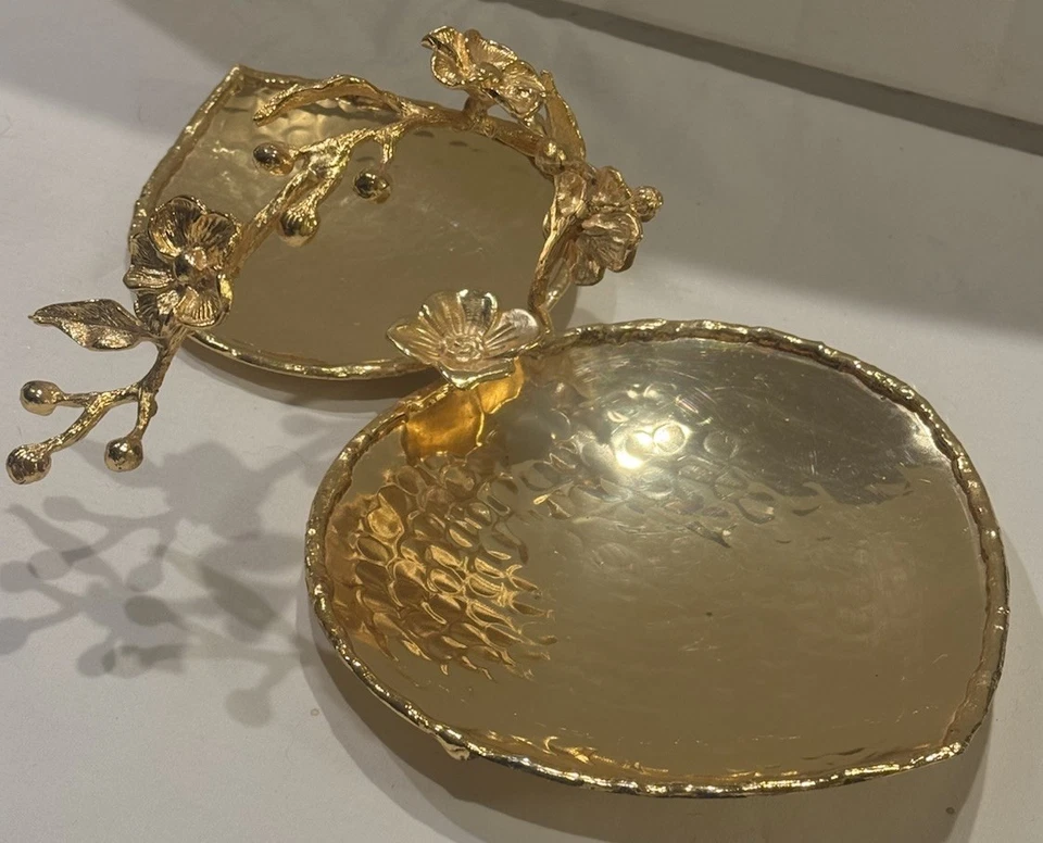 Bandeja dorada con mango de flores para decoración del hogar con forma de aperitivo y fruta con forma de dos pétalos Foto 2 de 4