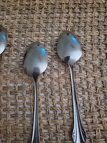 3 Piece Oneida Repose Bittersweet Stainless Teaspoons and Oval Soup Table Spoon - Picture 4 of 5