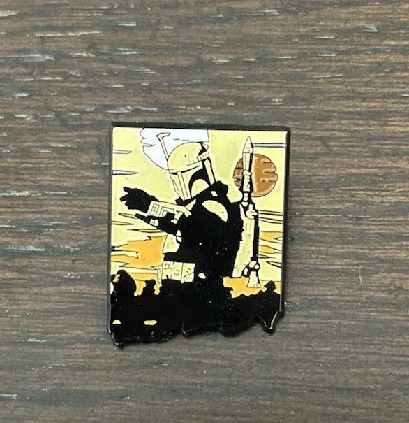 Star Wars: The Book of Boba Fett Enamel Pin Boba the Bounty Hunter Desert Sun