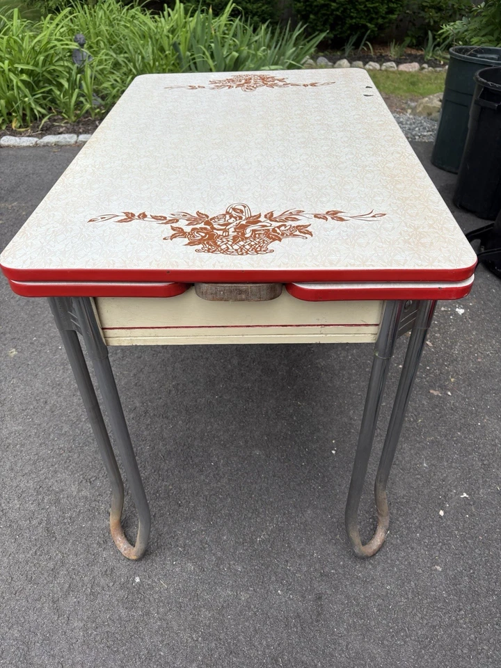 Vintage 1940s Red And White Porcelain Top Table With 2 Leaves / Pull Outs - Image 3 of 4