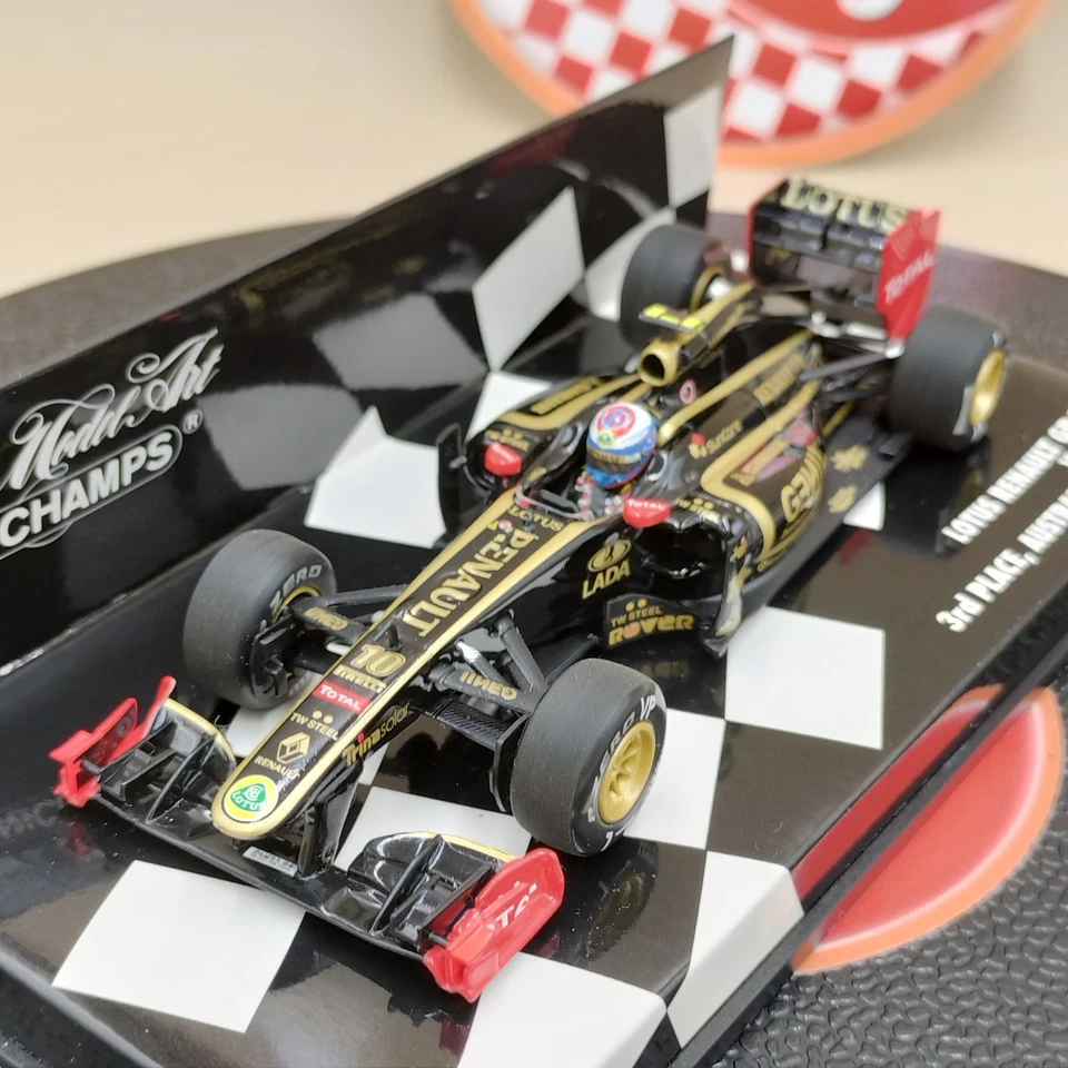 MINICHAMPS 1/43 Lotus Renault R31 V. Petrov 3rd Place Australian 2011 410110110 - Image 2 of 4