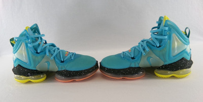 Nike LeBron 19 Christmas #DC9338-400, Size 8 Men's Polarized Blue/Crimson Bliss