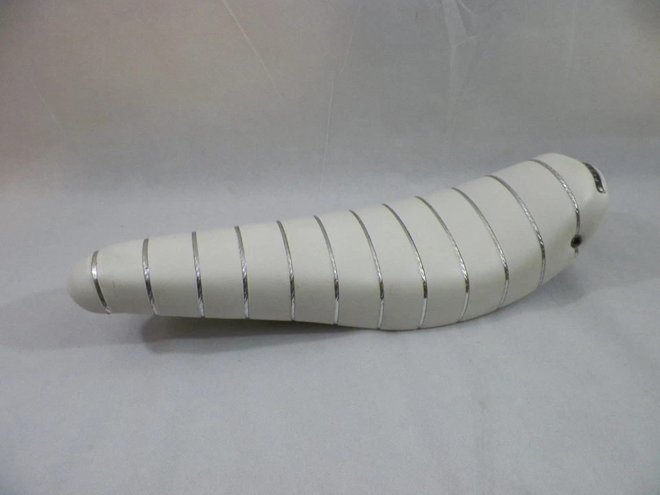 Винтажное велосипедное сиденье/седло Person Banana Permaco 926 белое с майларовыми полосками сделано в США - Изображение 2 из 4