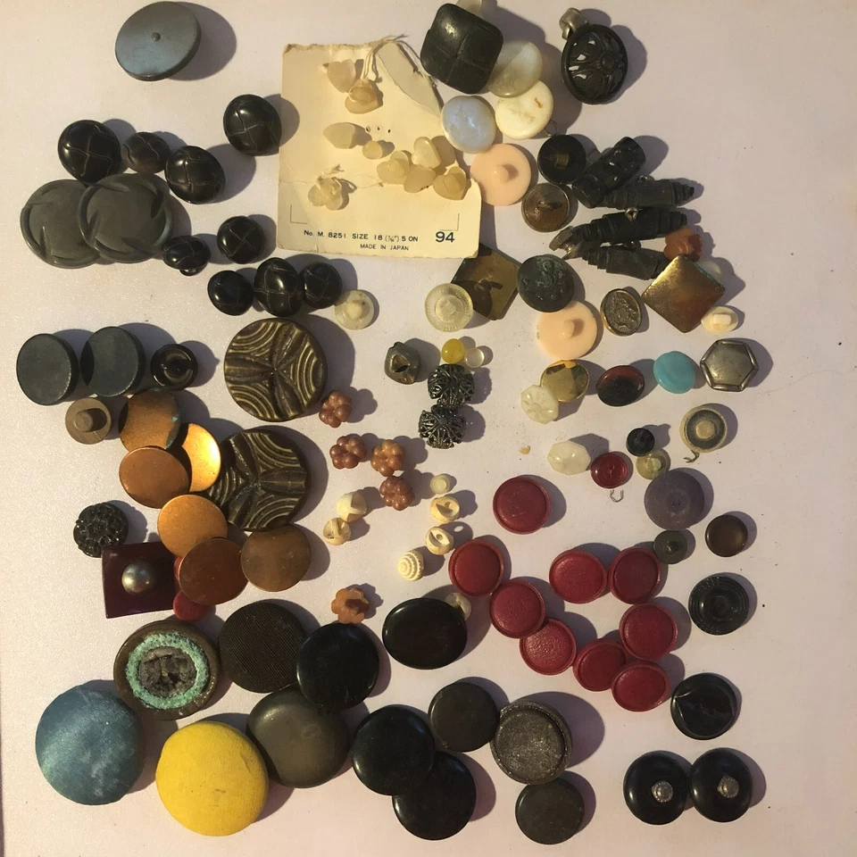 Vintage Shank Button Mixed Lot Bakelite Cellulose Plastic 1930s - 70s - Image 2 of 4