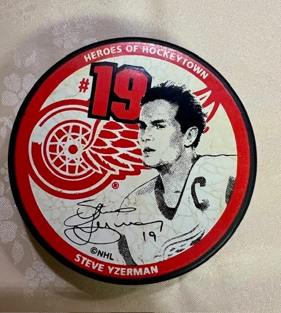 Steve Yzerman 摇头公仔、冰球和磁铁,底特律红翼 — 第 3/4 张图片