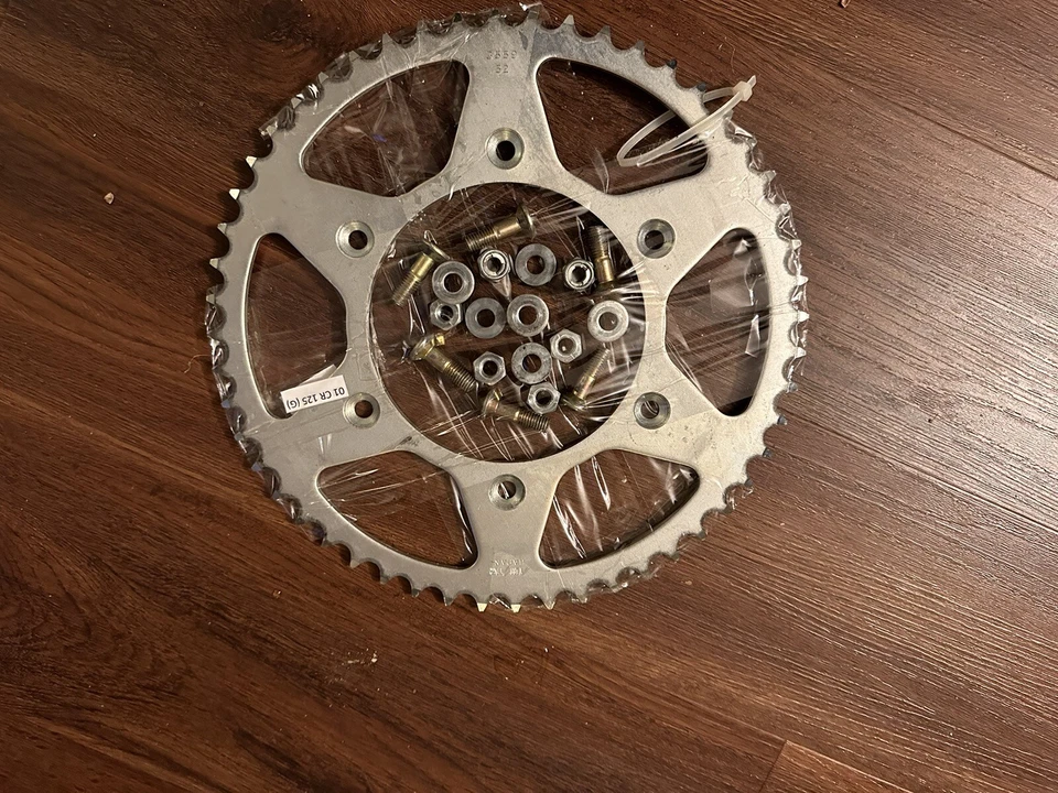 Roda dentada SUNSTAR 52T HONDA CR XR CRF 125R CR250R 230 CR500 CRF150 450R 650R NOVA COM ETIQUETAS - Imagem 2 de 4