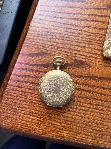 Vintage/antique  ELGIN YELLOW GOLD FILLED POCKET WATCH  Small Size With Stars !