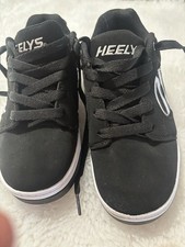 Heelys Voyager Low Top Wheeled Sneakers Black/White Lace Up Youth Size 4