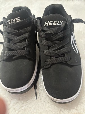 Heelys Voyager Low Top Wheeled Sneakers Black/White Lace Up Youth Size 4