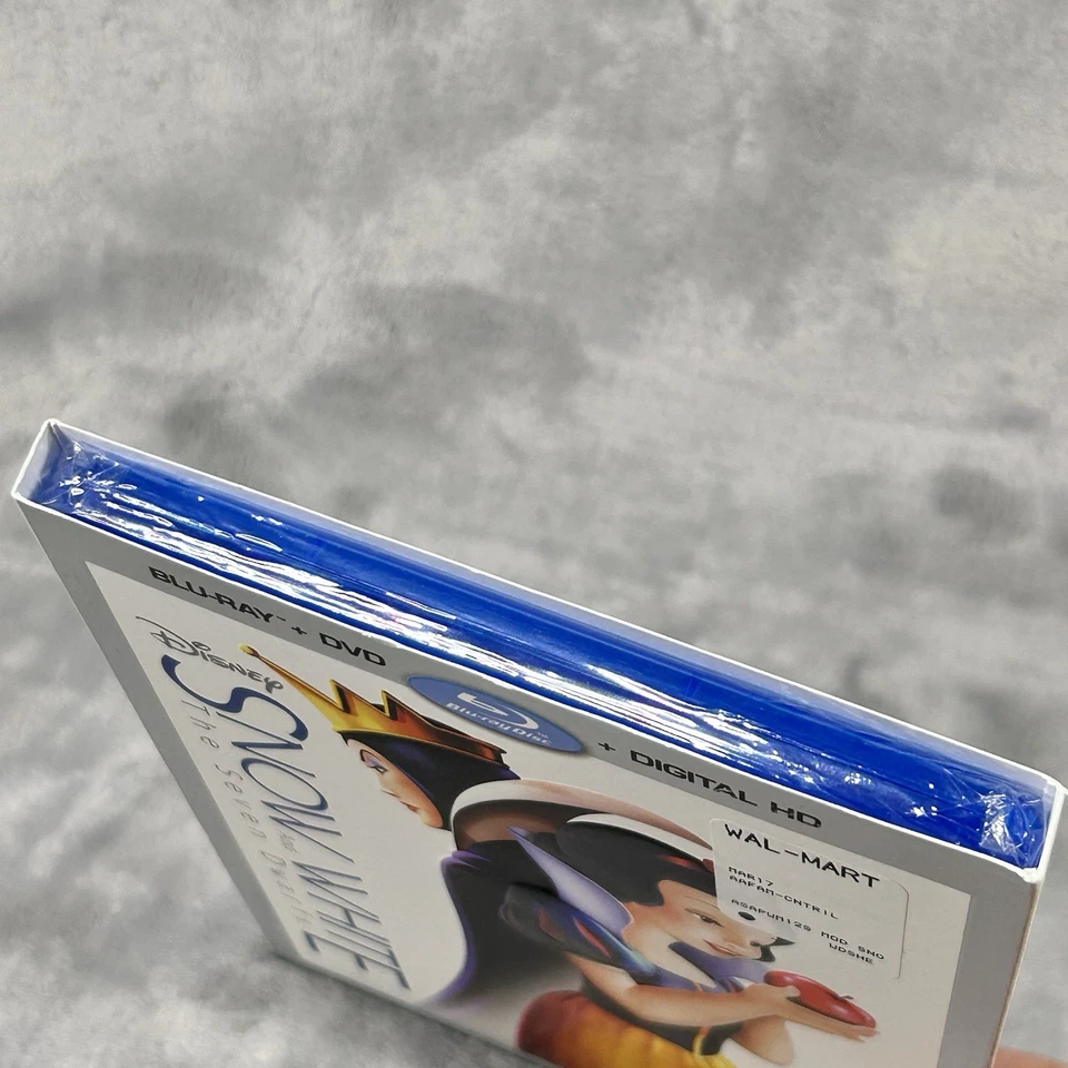 Snow White and the Seven Dwarfs (Blu-ray + DVD) Disney Signature Collection NEW - Image 2 of 4