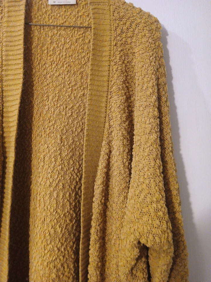 Suéter Cárdigan Bobbie Brooks Talla Grande Dorado Talla 1X Foto 3 de 4