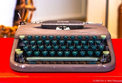 1951 Smith-Corona Skywriter Typewriter; Very Good; Platen Excellent & New Ribbon