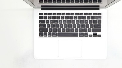 Apple MacBook Air シルバー　2015 Restored Apple MacBook Air 2015 Laptop (MJVM2LL/A) 11.6