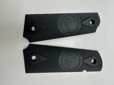 Full Size 1911 Grips Dan Wesson Dw Logo Black Checkered Double Diamond Pair Full Size 1911 Grips Dan Wesson Dw Logo Black Checkered Double Diamond Pair