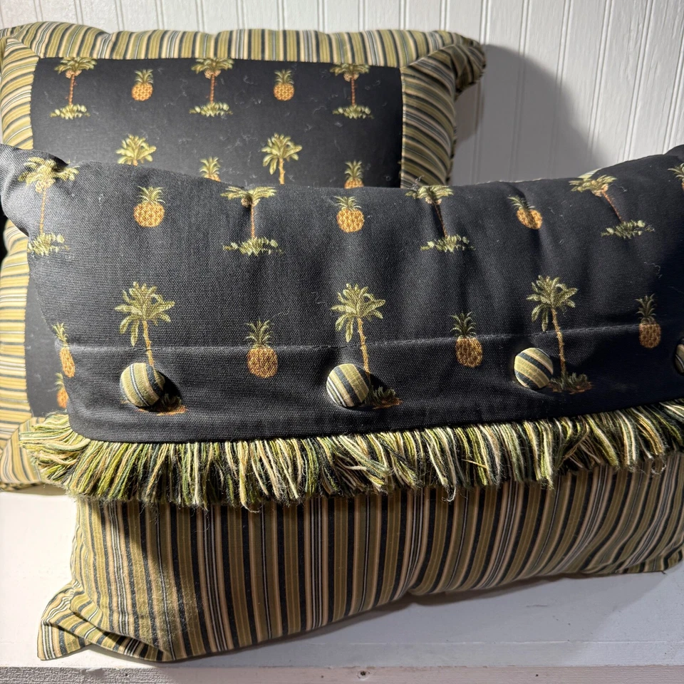 Juego de 2 almohadas Waverly Designers Choice palmeras y piñas 20x20" y 20x15" Foto 3 de 4