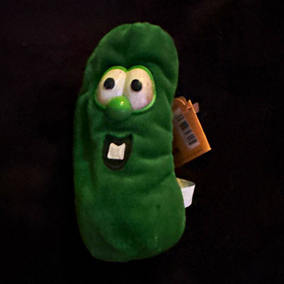 VeggieTales Larry the Cucumber Green Plush Toy Small 6-14 in With Tags 1998