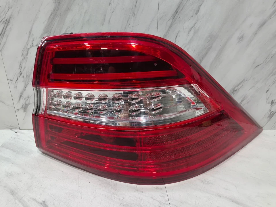 MERCEDES BENZ ML350 ML550 2012-2019 LUZ TRASERA EXTERIOR OEM LADO DERECHO DEL PASAJERO LED Foto 2 de 4