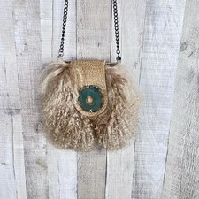 Cartera de cuero de piel rizada mongol de cordero real Evoke cadena bandolera de piedra de ágata