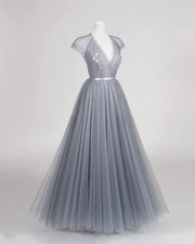 Vintage V-neck Tulle Wedding Dresses Lace Applique A-line Dress Lace Bridal Gown