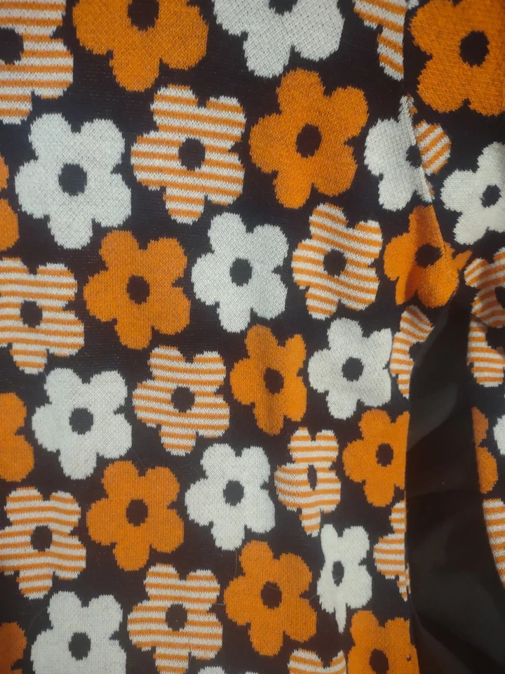 Joseph A. Women’s Flower Daisy Sweater Size Petite Orange White - Image 3 of 4