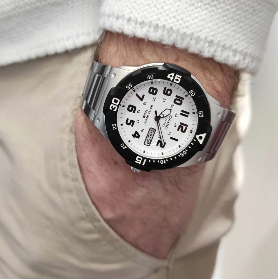 Orologio Casio Uomo Analogico MRW-200HD-7BVDF Cinturino acciaio quadrante bianco - Immagine 3 di 4