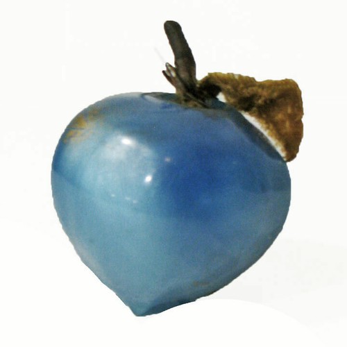 Manzana de vidrio azul pequeño vintage, opaco con manchas doradas, hoja de fieltro, 2,5" de alto - Imagen 2 de 5