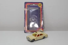 B23 1:55 SIKU 1317 V309 MERCEDES-BENZ 250 TAXI CREAM NMIB