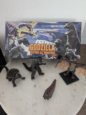 5 Points XL Godzilla Destroy All Monsters 1968 Collectible Toy