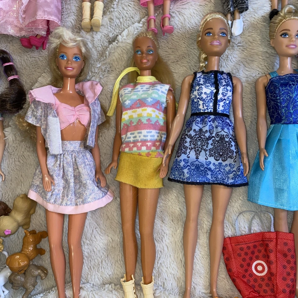 LOTE A GRANEL de muñecas y ropa Barbie Mattel zapatos accesorios 300+ piezas Foto 3 de 4