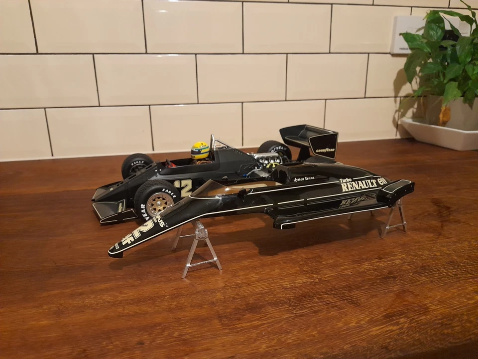 Ayrton Senna Lotus 97T 1985 Portugal neumáticos húmedos 1/12 + soportes de exhibición Minichamps Foto 2 de 4