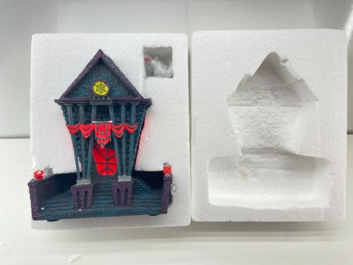 The Nightmare Before Christmas Village ~ TOWN HALL Special Black Light Edition - Picture 3 of 10