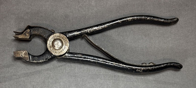 IND. B. MACH. CO. Boston ''8''YOKE'' - Leather zipper - button fastener pliers?