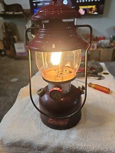 Coleman 200A BURGUNDY Single Mantle Lantern Dated 10-61 Working