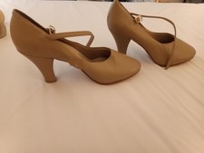 size 9 women's tan character dance shoes