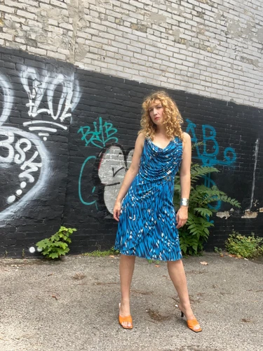 VERSACE COLLECTION Abito in jersey drappeggiato Op Art con fibbia Medusa smaltata taglio Aw