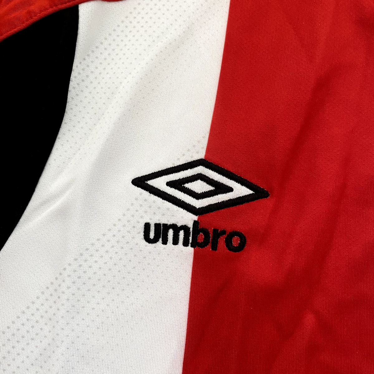 ブレントフォードFC シャツ umbro 赤白 ブレントフォードFC シャツ umbro 赤白 - メルカリ
