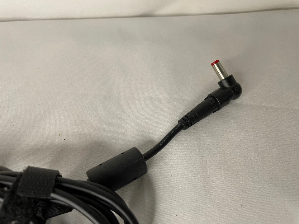 Targus Universal 90W Laptop AC Adapter Power Supply Notebook NO TIPS Replacement - Image 4 of 4