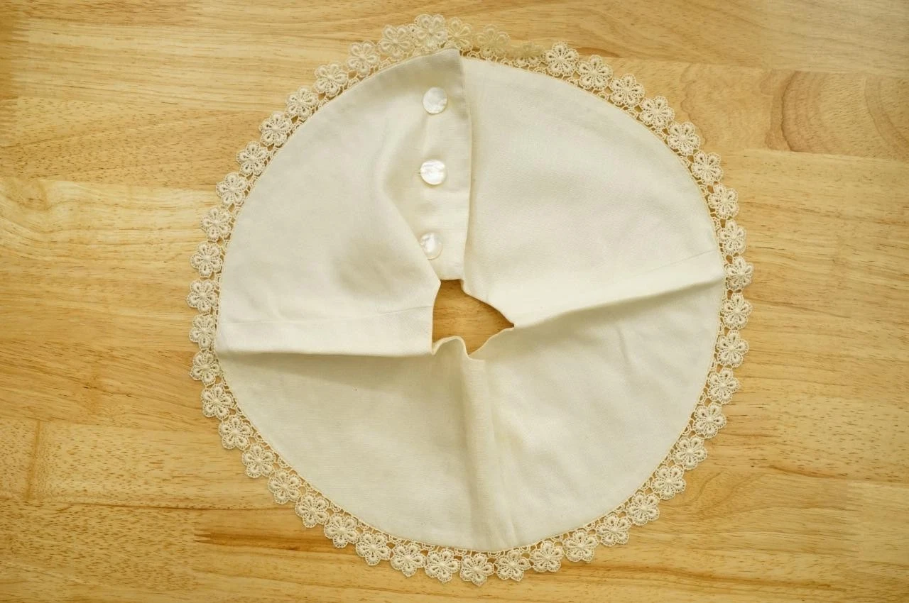 OFF WHITE Abbigliamento Vintage Estate Off White Lino Abito Collo 3 Bottoni Bordo Pizzo Tattato