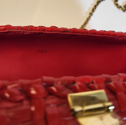 Bolso sin asas bandolera vintage Rodo Italia rojo con acento dorado tejido de mimbre - Imagen 7 de 11