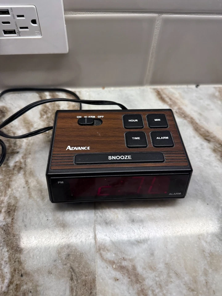Vintage ADVANCE DIGITAL Alarm CLOCK Wood-Grain Design works - Image 2 of 4