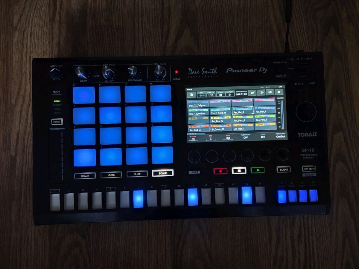 DJ機材 Pioneer DJ TORAIZ SP-16 Pioneer DJ TORAIZ SP-16 Professional Sampler with Deck Saver and