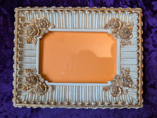 Vtg resin Photo picture frame 3.5x5", 3-D gold roses on ornate setting