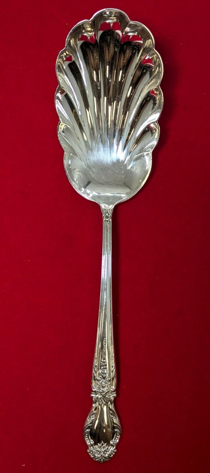 Cuchara para servir Brocade By International de plata esterlina concha de bayas, 9-1/4"" de largo Foto 2 de 4