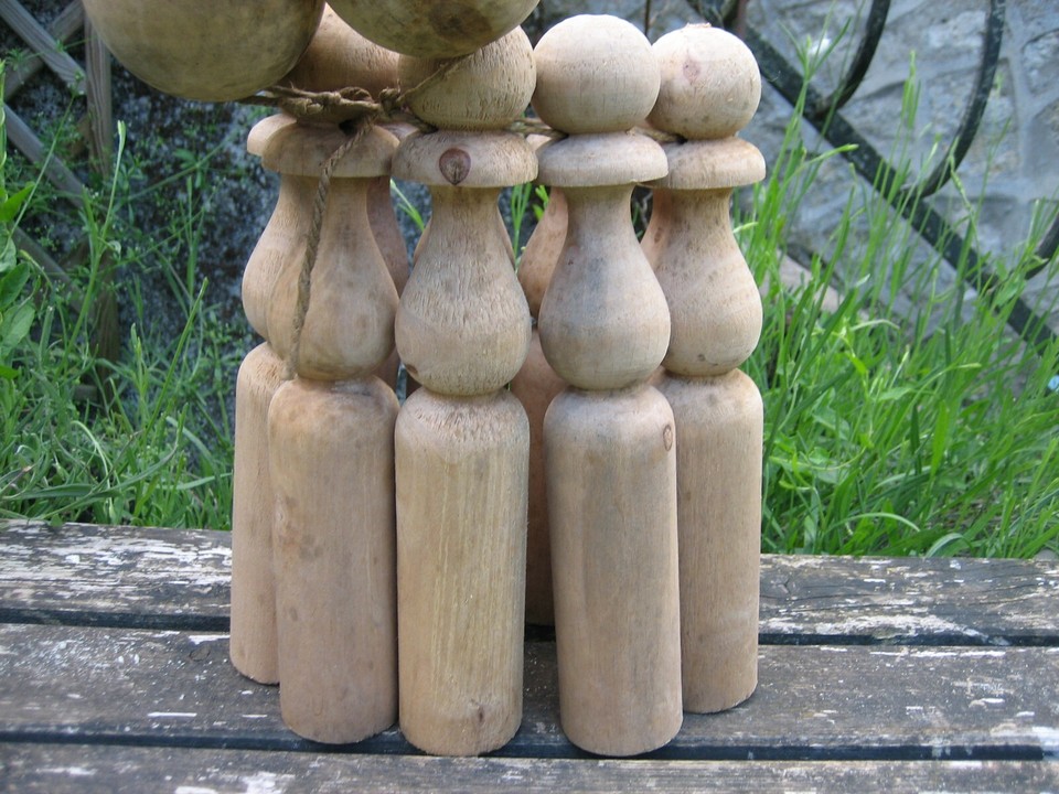 Grand jeu de 9 quilles ancien en bois 2 boules Jamais utilisé | eBay