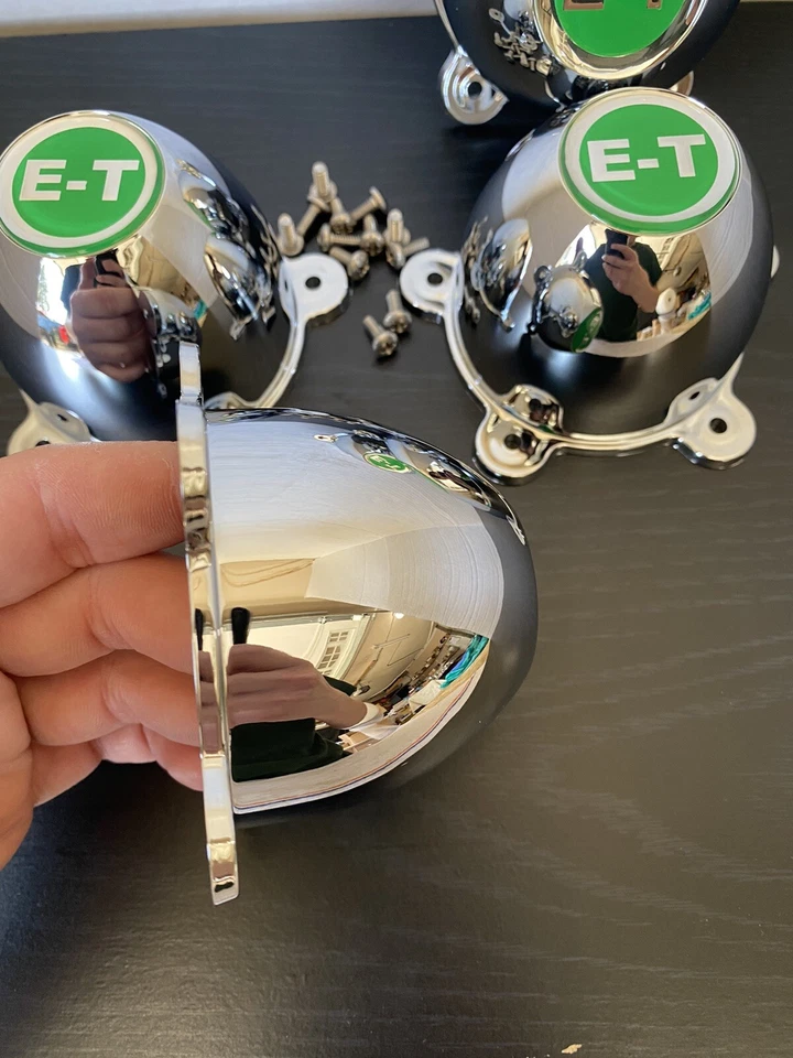 (4) 5 TAPAS DE PLÁSTICO OREJERAS 5 TACOS E.T TAPAS CENTRALES PARA RUEDAS MAGS 2”1/8 VERDE E.T Foto 3 de 4