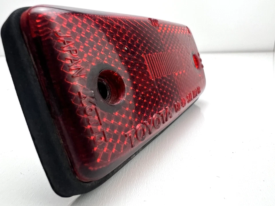 93-95 TOYOTA LAND CRUISER PASSENGER SIDE REAR SIDE MARKER  - Image 2 of 4