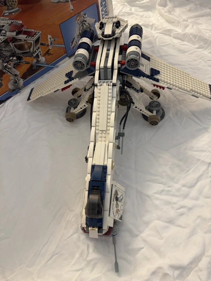 LEGO Star Wars: Republic Dropship with AT-OT Walker (10195) - Image 4 of 4