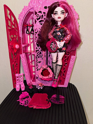 Monster High Draculaura- Skulltimate Secrets mit Outfit,Schuhe,Schrank, Komplett