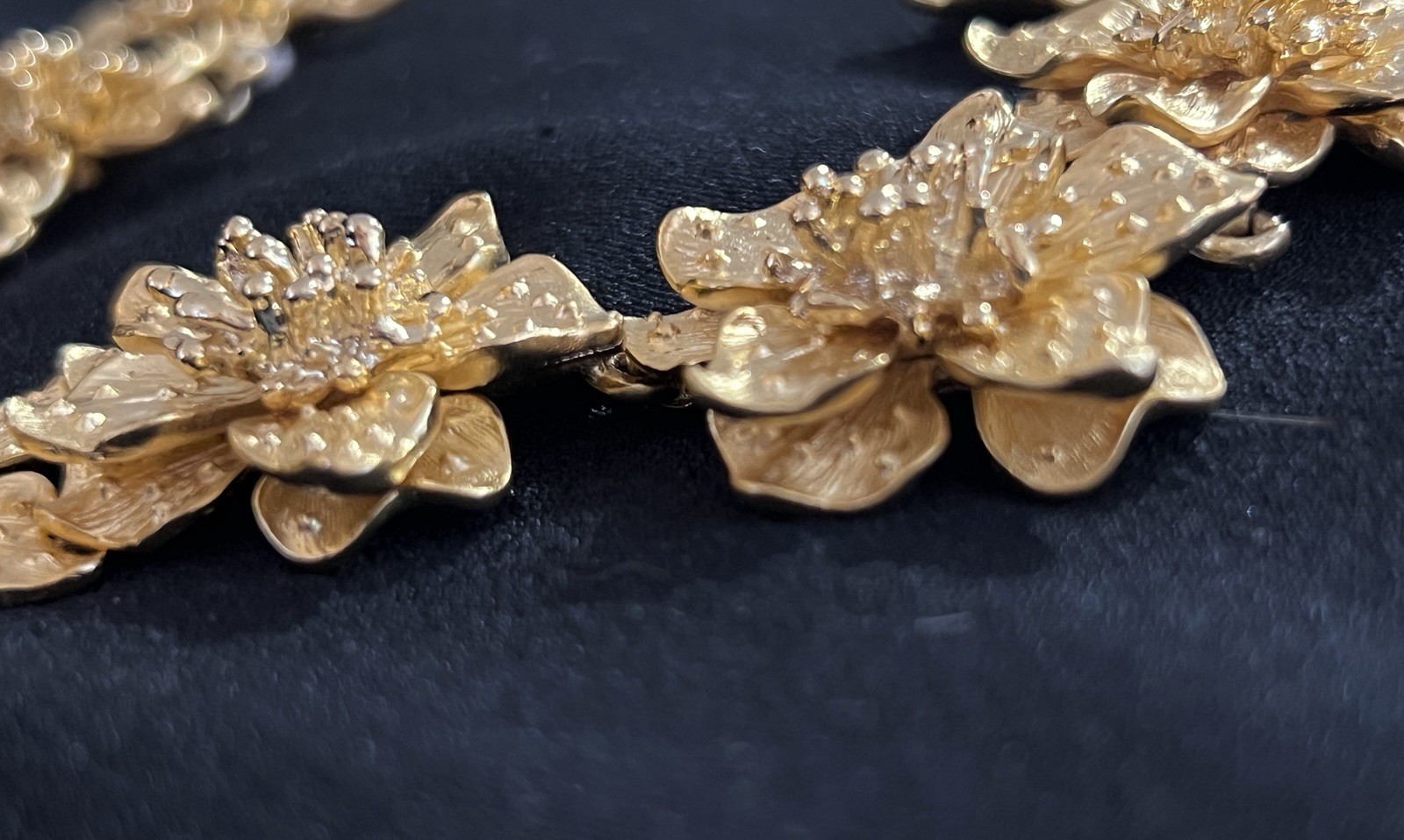 KENNETH JAY LANE DOGWOOD 22K GOLD PLATED LARGE NE… - image 10